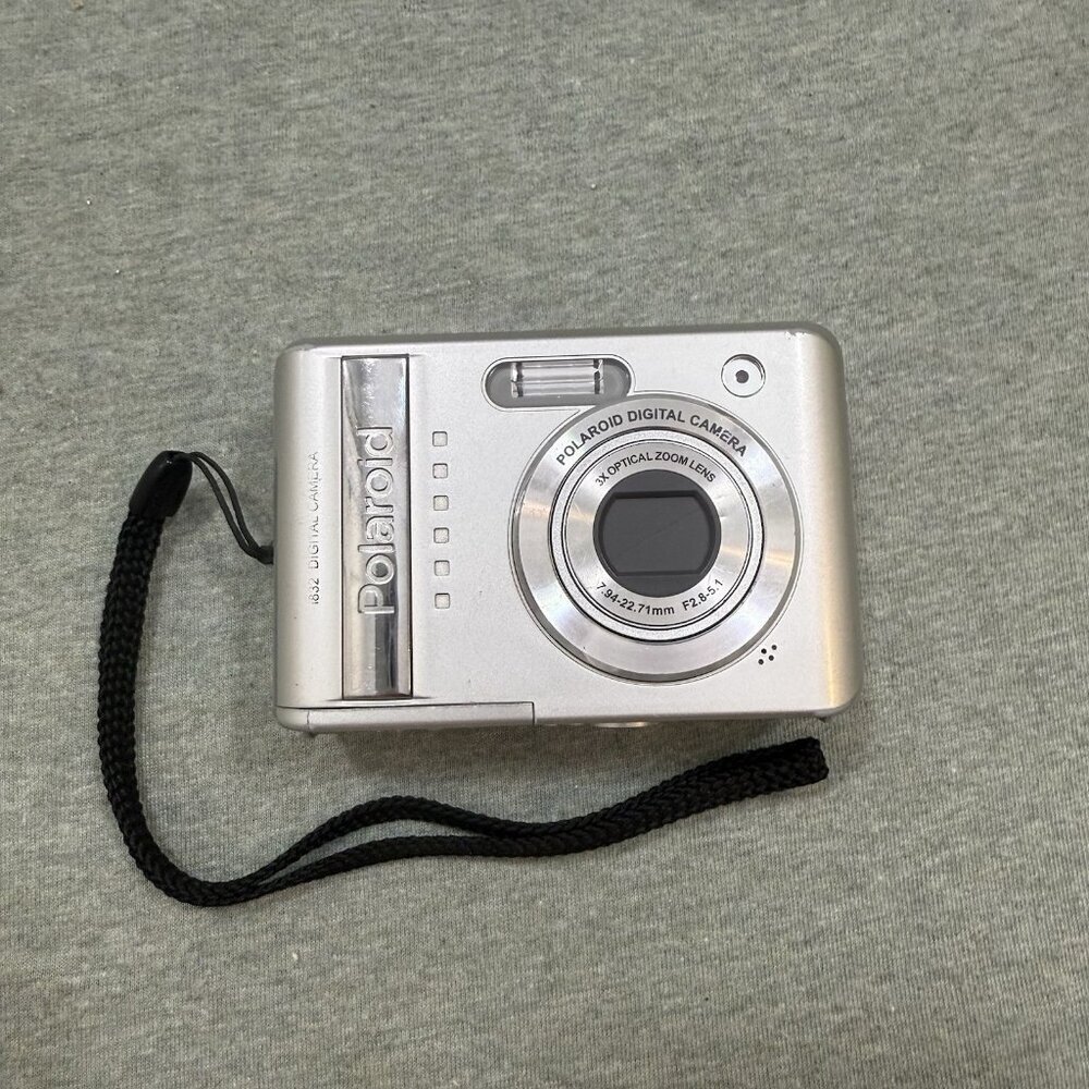 WORKING Polaroid i832 8.0 MP Digital Camera - Silver *READ*
